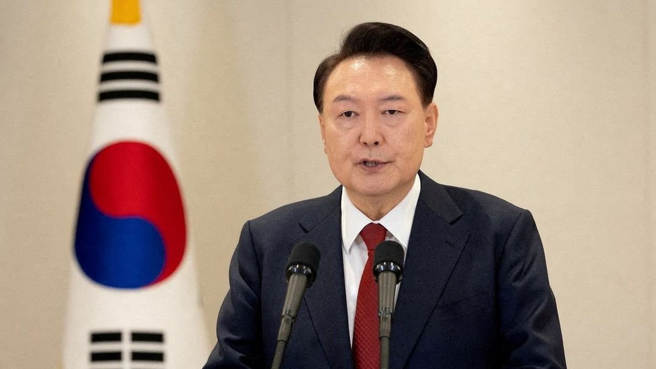 Presiden terpilih Korea Selatan Yoon Suk-yeol berbicara selama konferensi pers di Majelis Nasional di Seoul pada 10 Maret 2022, pagi setelah kemenangannya dalam pemilihan presiden negara i