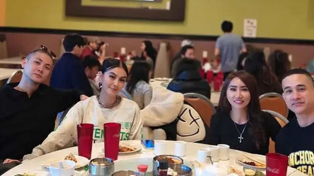 Momen Agnez Mo rayakan tahun baru di Las Vegas, reuni dengan Okan Kornelius. (sumber: Instagram/angelinevalesques)