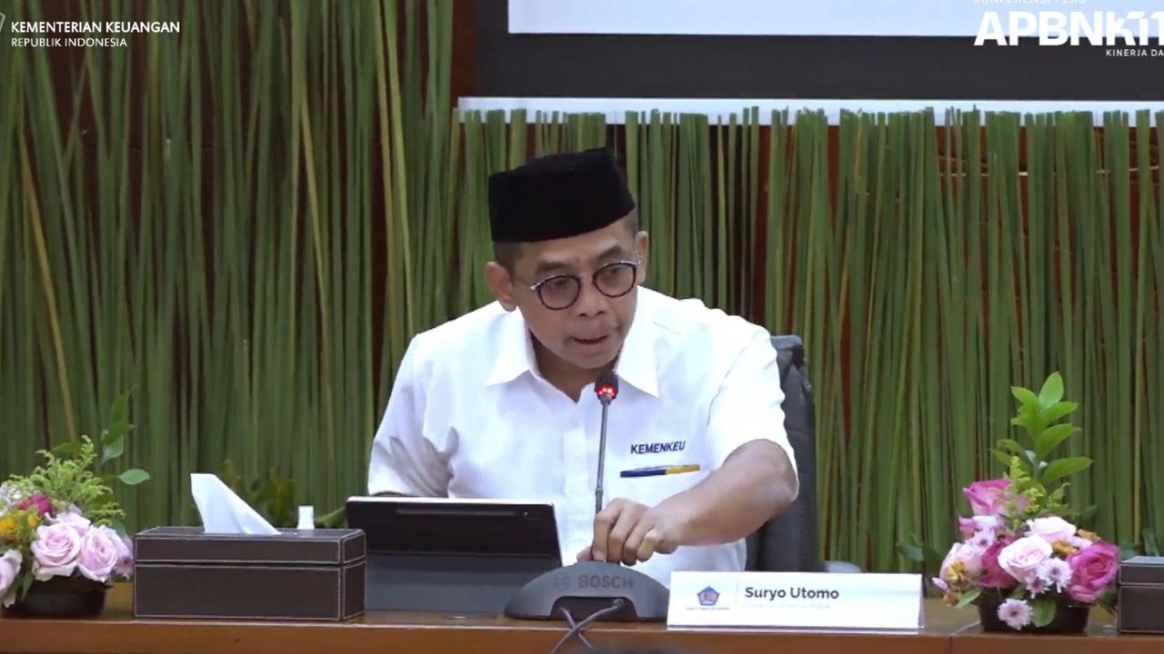 <p>Direktur Jenderal Pajak Kementerian Keuangan Suryo Utomo dalam konferensi pers APBN Kita Periode 15 Maret 2024, di Kantor Kementerian Keuangan, Senin (25/3/2024). (Tira/Liputan6.com)</p>