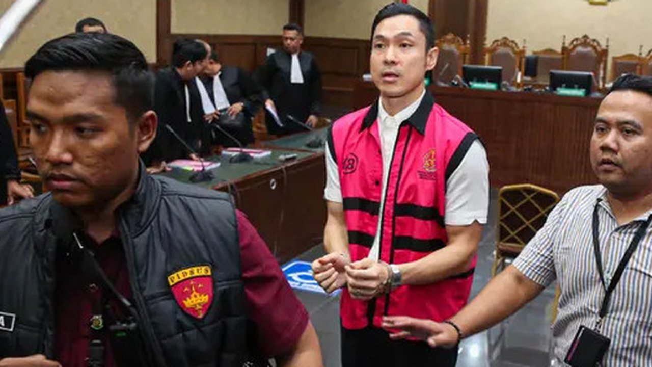 Dalam surat dakwaan JPU menyebut, Harvey Moeis yang menjadi perpanjangan tangan PT Refined Bangka Tin (RBT) bersama dengan bekas Direktur Utama PT Timah, Mochtar Riza Pahlevi Tabrani diduga m