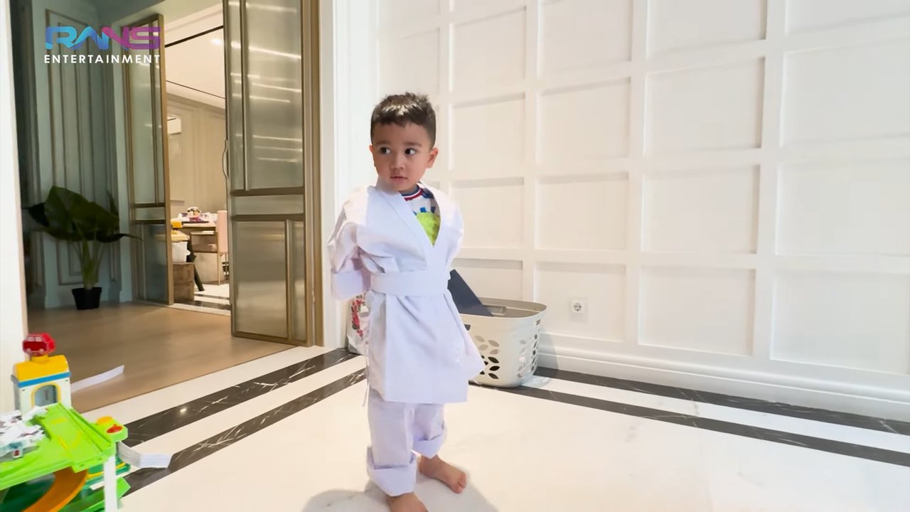 Baju Taekwondo Rayyanza Kedodoran, Sus Rini Sigap ke Pasar Beli Kain Buat Jahit Sendiri - The Real Pengasuh Serba Bisa