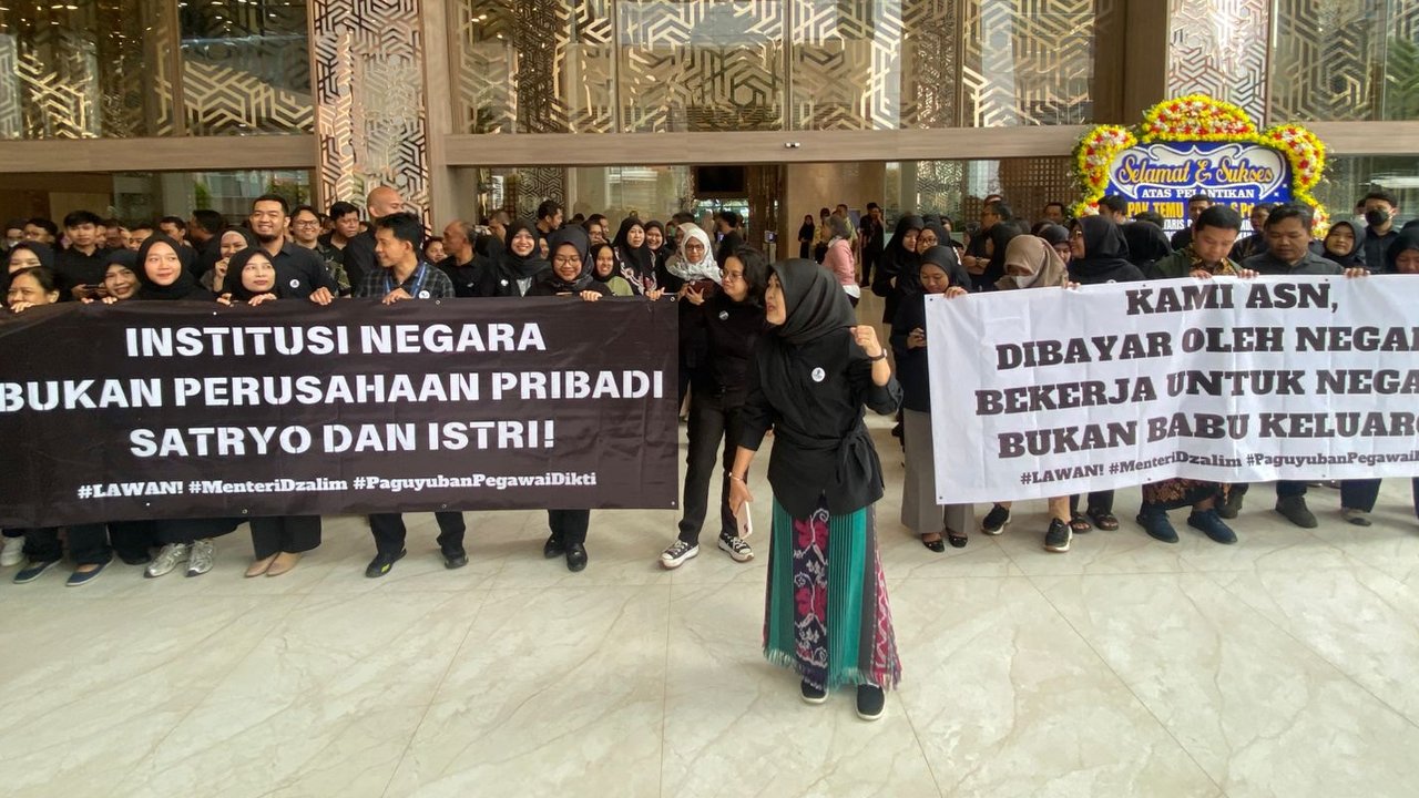 ASN Demo Mendiktisaintek Satryo Soemantri