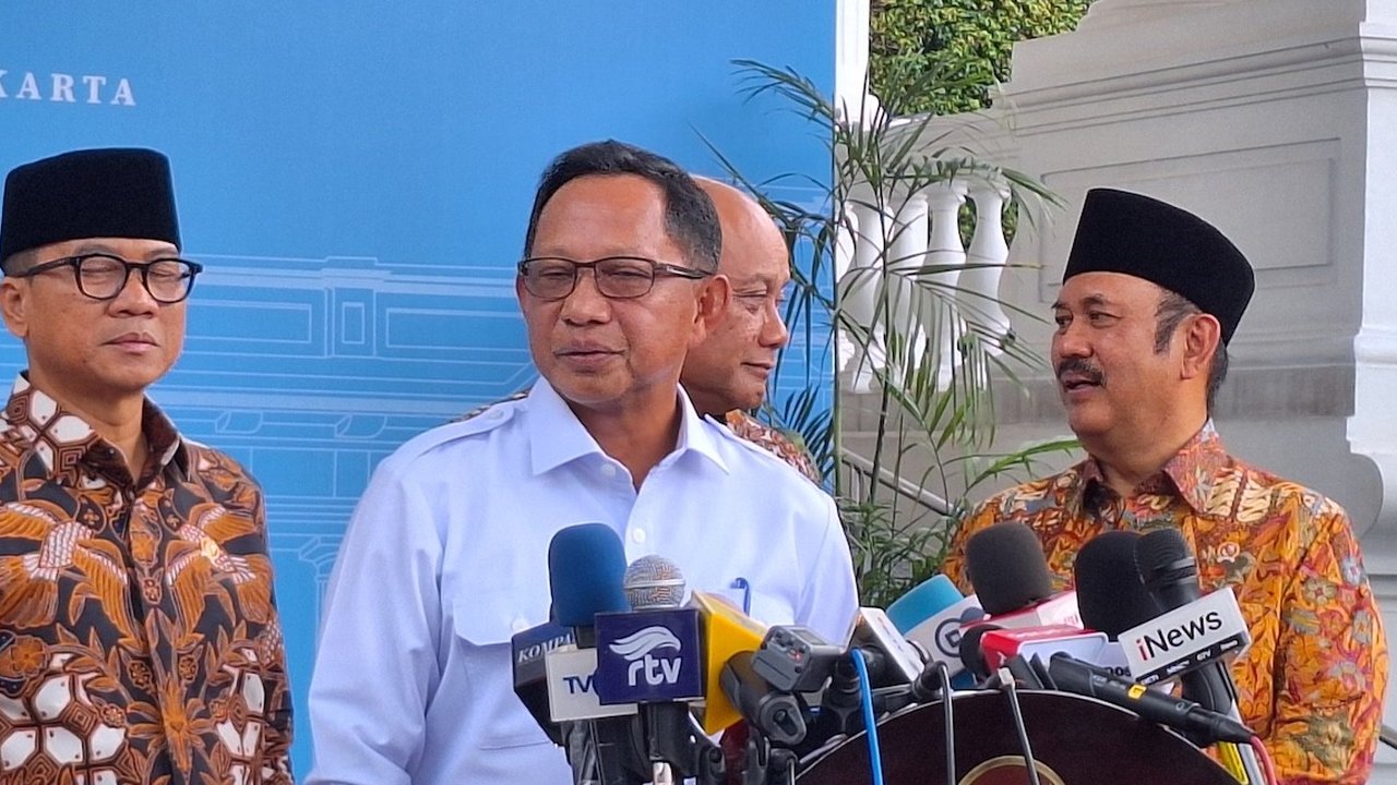 Menteri Dalam Negeri (Mendagri) Tito Karnavian mengumumkan pelantikan kepala daerah terpilih ditunda hingga 22 Januari 2025, menunggu hasil rapat kerja (Raker) pemerintah dengan DPR RI untuk membahas berbagai isu terkait Pilkada, termasuk sengketa hasil p
