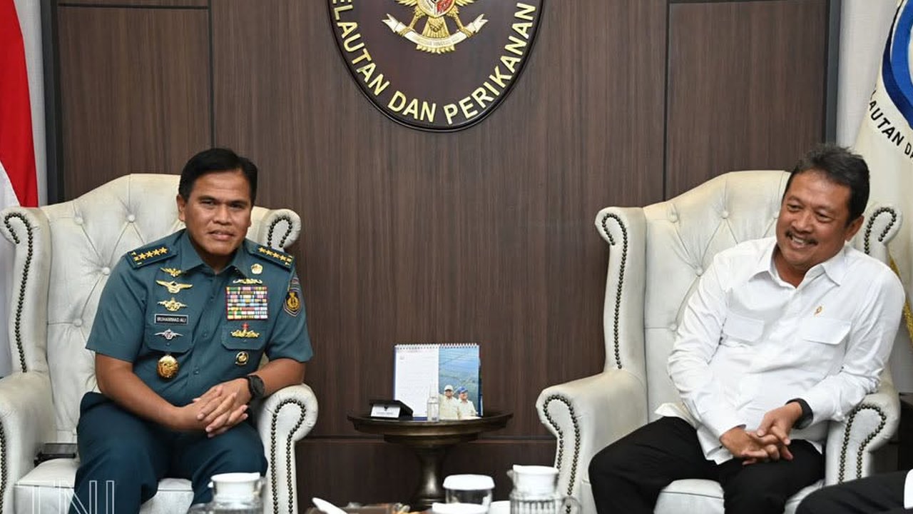 Kasal dan Jenderal AL Turun Tangan, Pasukan Tegas 'Obrak Abrik' Pagar Laut Tangerang Rugikan Nelayan