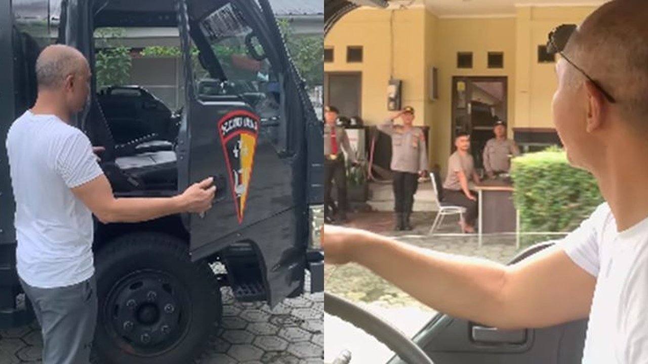 Berkaus Oblong Putih Masuk Polda