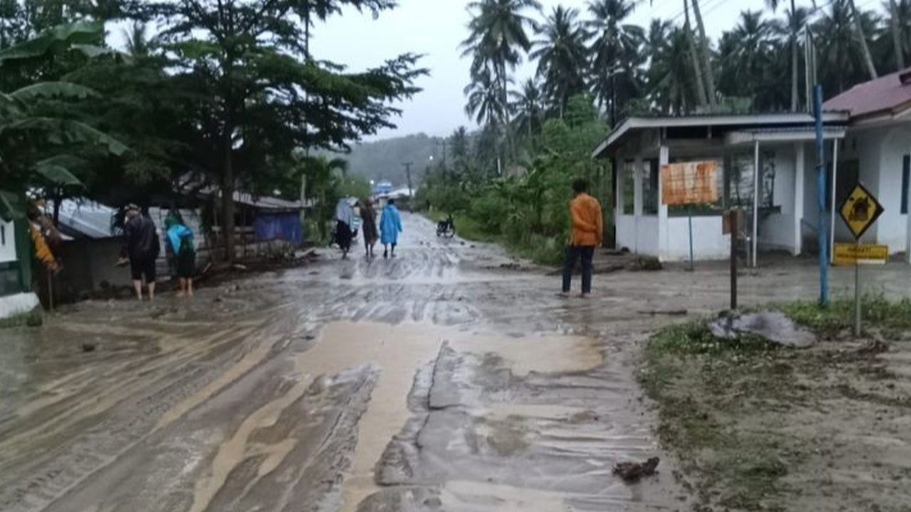 Banjir bandang menerjang Desa Tuva, Kecamatan Gumbasa, Sigi, Sulawesi Tengah pada Senin sore, 20 Januari 2024, tanpa menimbulkan korban jiwa, namun mengakibatkan kerusakan pada beberapa bangunan dan infrastruktur.