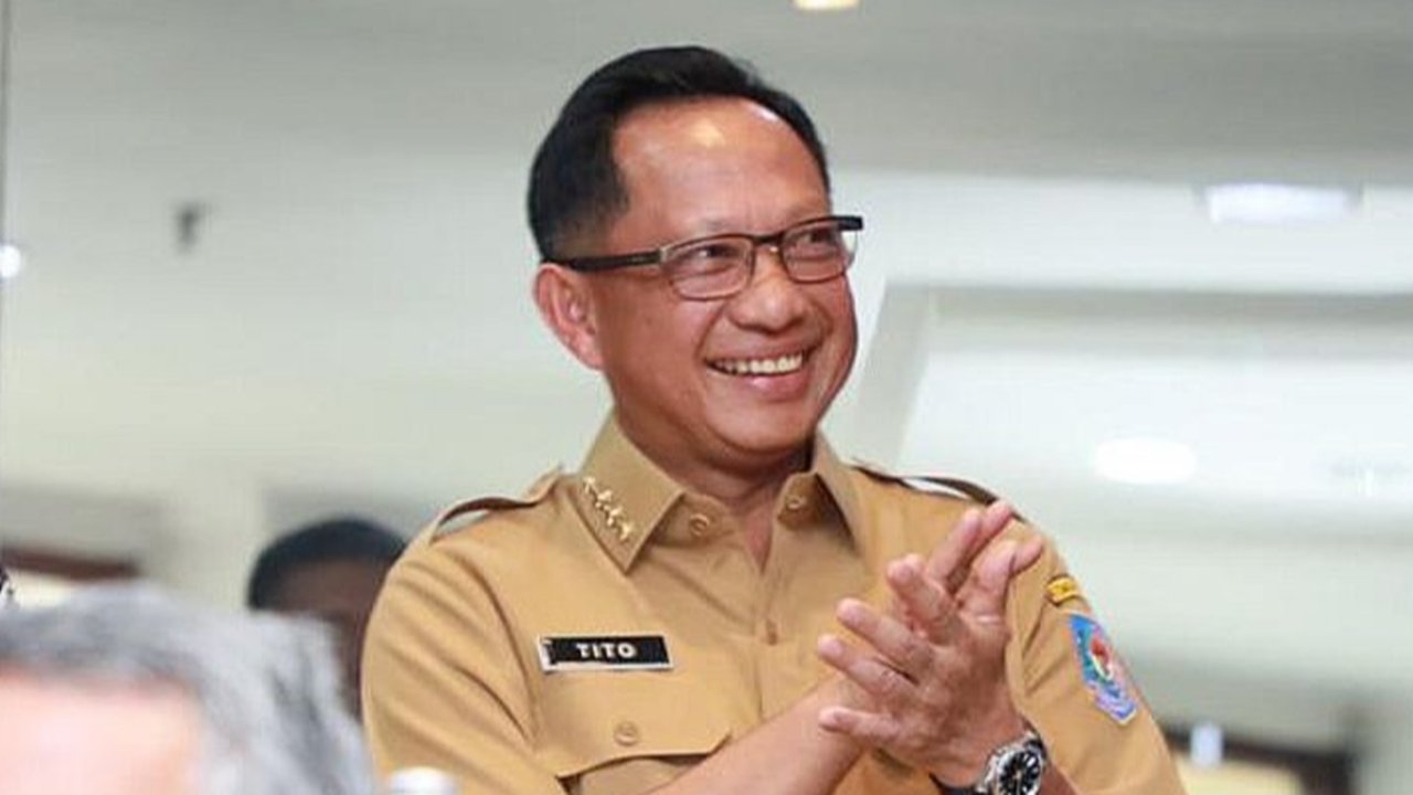 Menteri Dalam Negeri Tito Karnavian menegaskan penghapusan BPHTB dan percepatan layanan PBG merupakan program unggulan Presiden Prabowo untuk meningkatkan kesejahteraan rakyat dan pemerataan akses hunian layak.