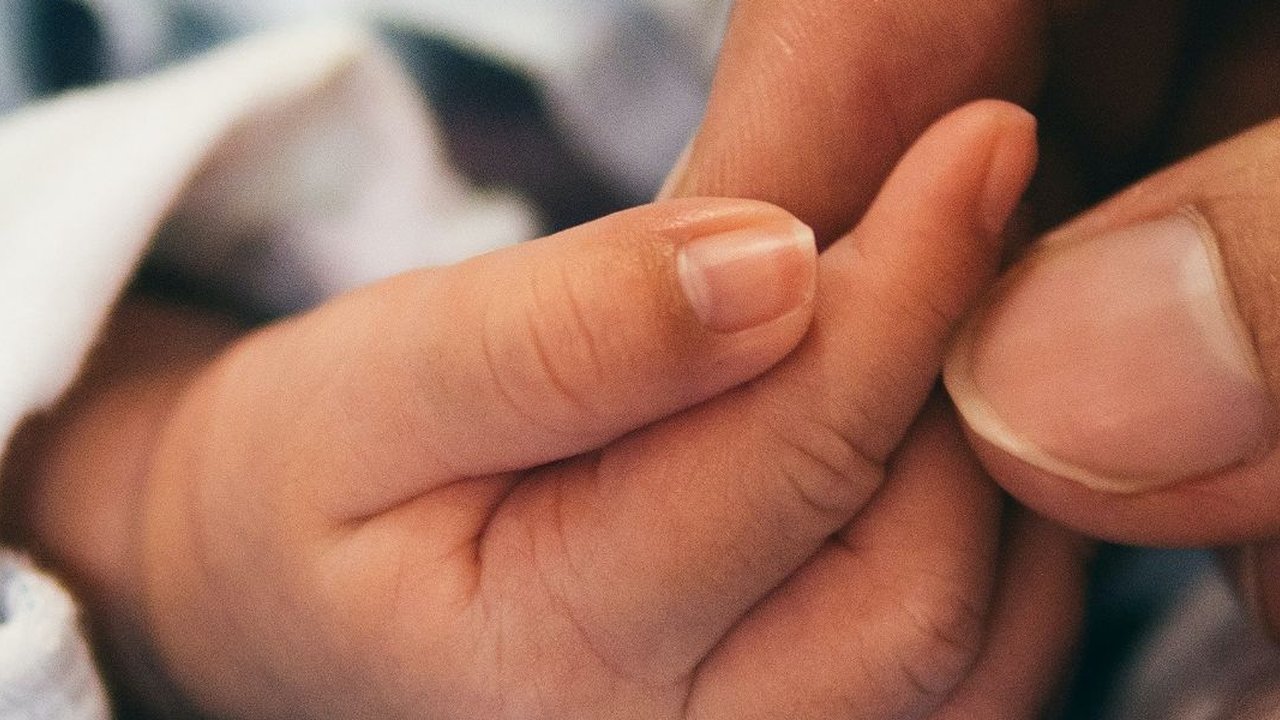 Setiap kata-kata bijak yang keluar dari seorang ayah merupakan petuah berharga bagi kehidupan anak perempuannya.