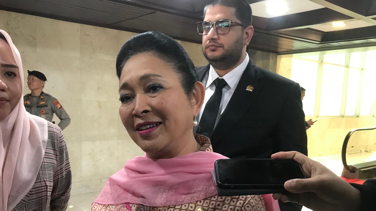 Menteri Kelautan dan Perikanan memerintahkan pembongkaran pagar laut sepanjang 30,16 kilometer di perairan Tangerang dalam waktu 48 jam, melibatkan TNI AL, nelayan, dan instansi terkait.