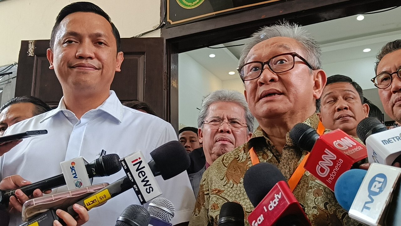 Sidang praperadilan Sekretaris Jenderal DPP PDI Perjuangan, Hasto Kristiyanto, terkait penetapan sebagai tersangka kasus Harun Masiku ditunda Pengadilan Negeri Jakarta Selatan hingga 5 Februari 2025 karena ketidakhadiran KPK.