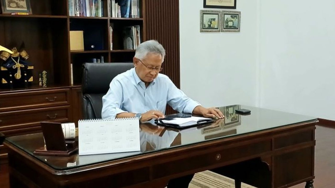 Menteri Pendidikan Tinggi, Sains, dan Teknologi (Mendiktisaintek), Satryo Soemantri Brodjonegoro menyebut rekaman yang beredar di media sosial bukan ...