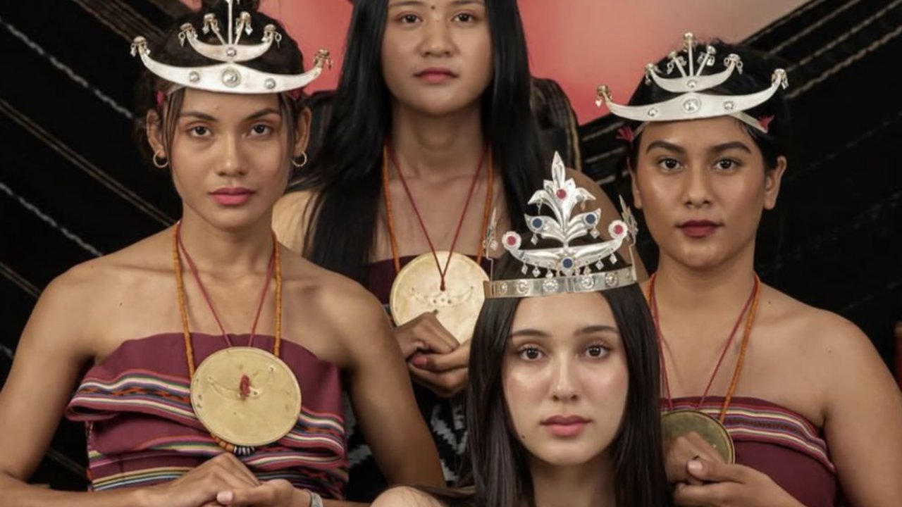 7 Potret Yasmin Napper dalam Balutan Tais Timor, Tampil Flawless dan Tuai Pujian