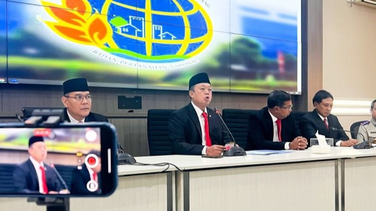 Menteri ATR/BPN Nusron Wahid membantah kabar yang menyatakan PT Kapuk Niaga Indah memiliki sertifikat pagar laut di perairan Tangerang, menegaskan bahwa sertifikat SHGB yang dimiliki perusahaan tersebut di Jakarta Utara telah sesuai prosedur.