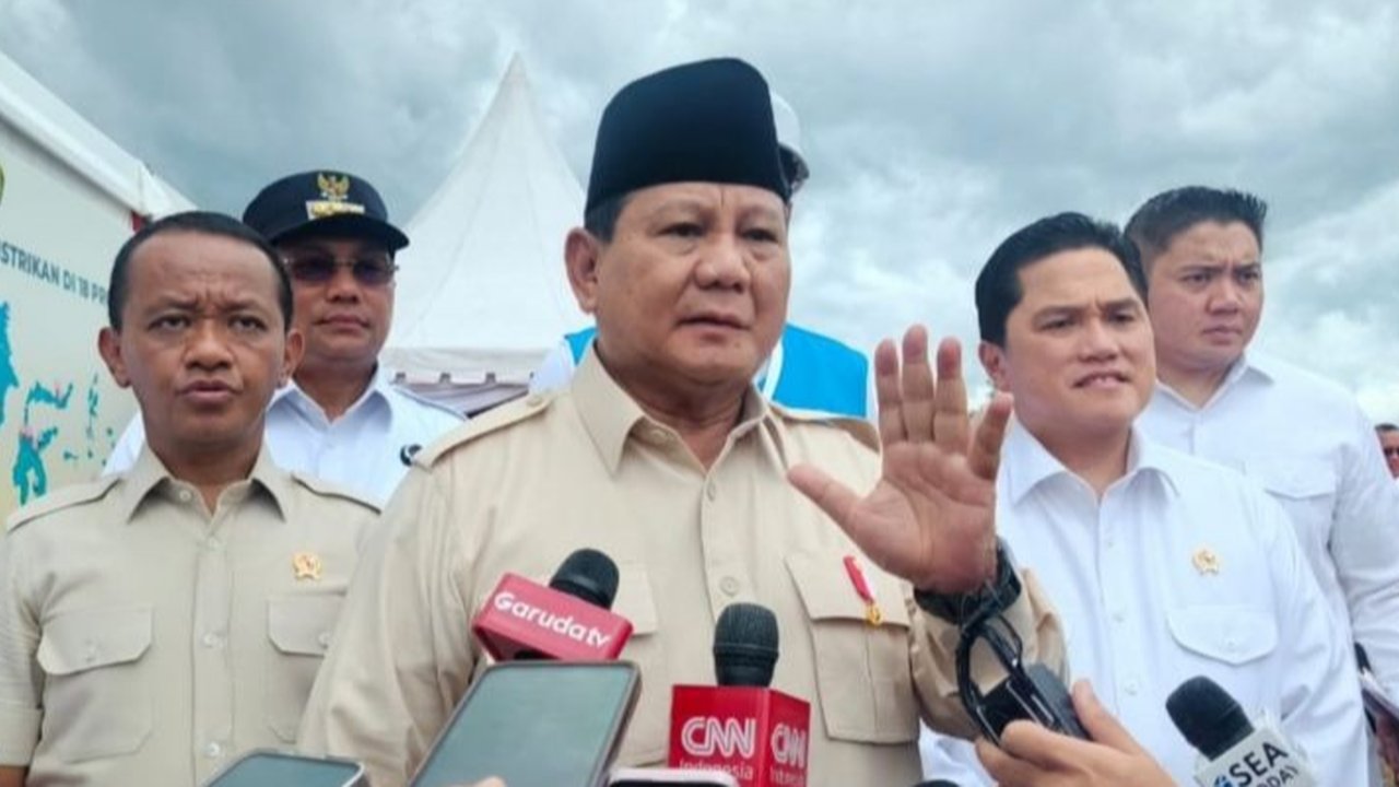 Presiden Prabowo menargetkan seluruh wilayah Indonesia teraliri listrik dalam 5 tahun ke depan dengan anggaran sekitar Rp48 triliun, ditandai peresmian sejumlah pembangkit listrik di Jawa Barat.