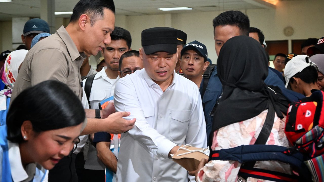 <p>Menteri Perhubungan (Menhub) Dudy Purwagandhi menjajal kereta api tanpa transit (direct train) rute Jakarta-Yogyakarta. (Dok Kemenhub)</p>