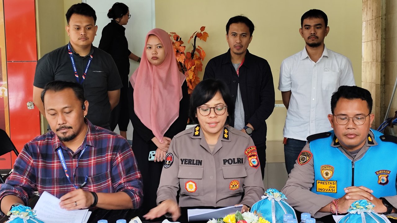 Pengunggah biaya masuk akpol