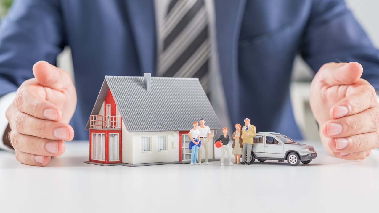 BRI Life berkolaborasi dengan BRI Research Institute, melaksanakan program pemberdayaan UMKM di Bungbulang Garut dengan mendirikan Rumah Sentra Produksi Opak yang dilengkapi peralatan modern.