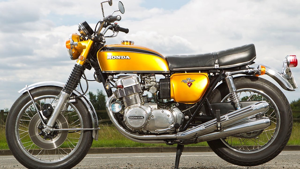 Usia Boleh Tua, Motor-Motor Ini Justru Menjadi Buruan Banyak Orang