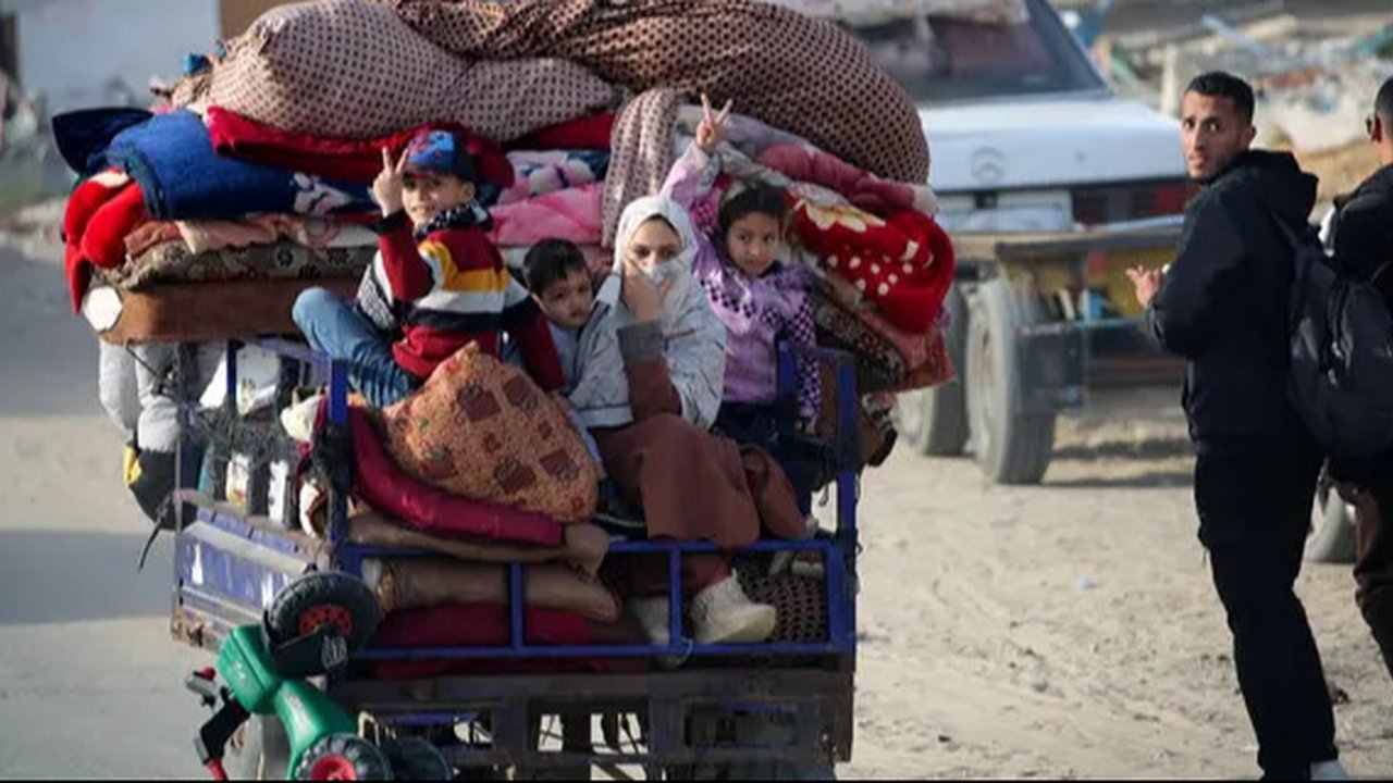 Sempat mengalami penundaan sekitar tiga jam, kesepakatan gencatan senjata antara Israel dan Hamas di Gaza dinyatakan mulai berlaku per Minggu 19 Januari 2025. (Eyad BABA/AFP)