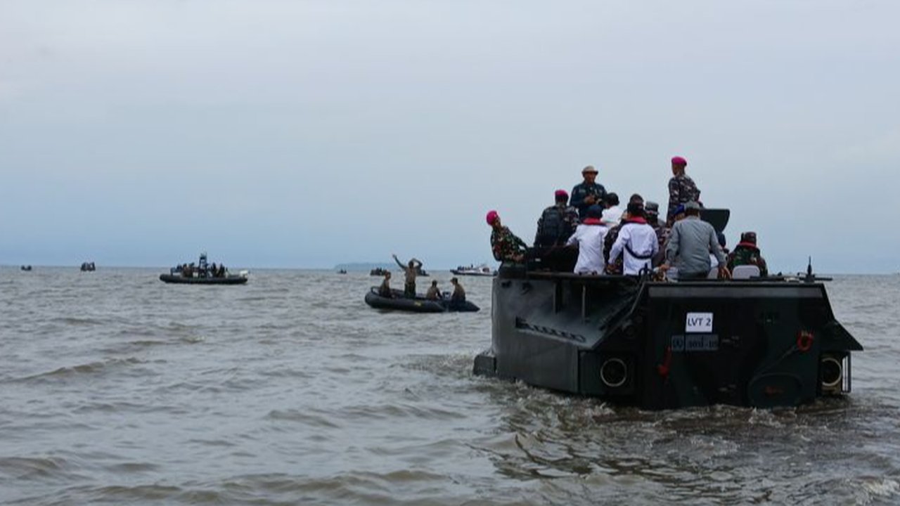 Kementerian Kelautan dan Perikanan (KKP) mengerahkan 400 personel untuk membongkar 30,16 kilometer pagar laut di perairan Tangerang, Banten, pada Rabu, 22 Januari 2024, berkolaborasi dengan TNI AL, Polri, dan instansi terkait lainnya.