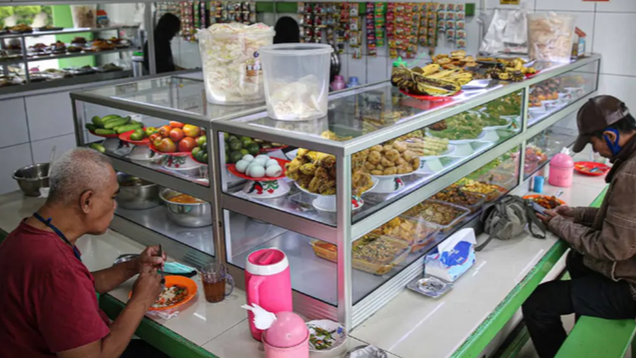 Ternyata di Madinah Dekat Masjid Nabawi Ada Warmindo I