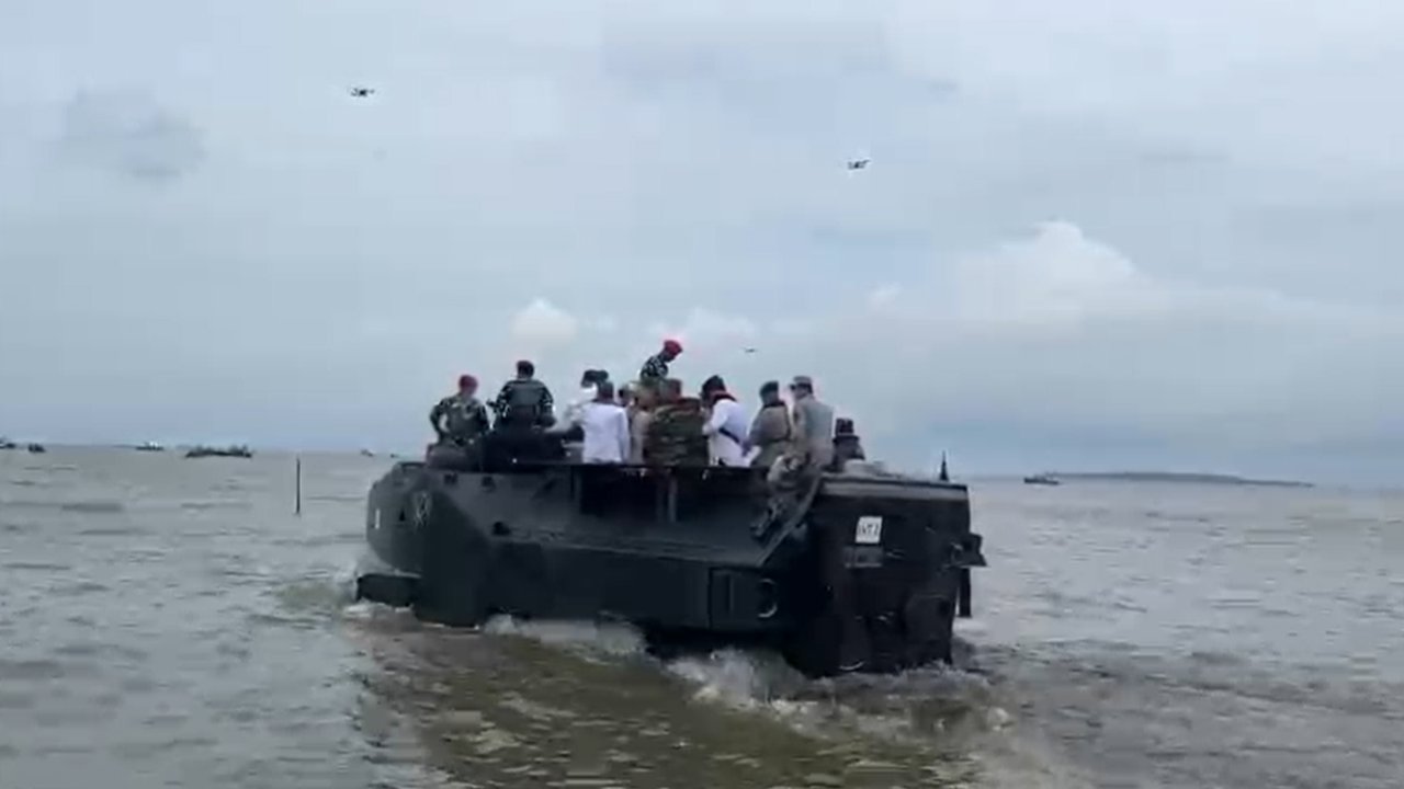 tni bongkar pagar laut