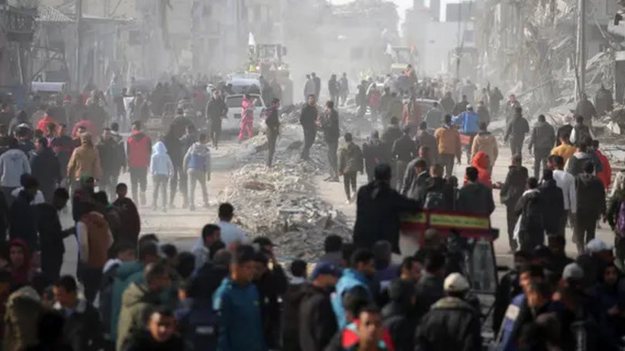 Sempat mengalami penundaan sekitar tiga jam, kesepakatan gencatan senjata antara Israel dan Hamas di Gaza dinyatakan mulai berlaku per Minggu 19 Januari 2025. (Eyad BABA/AFP)