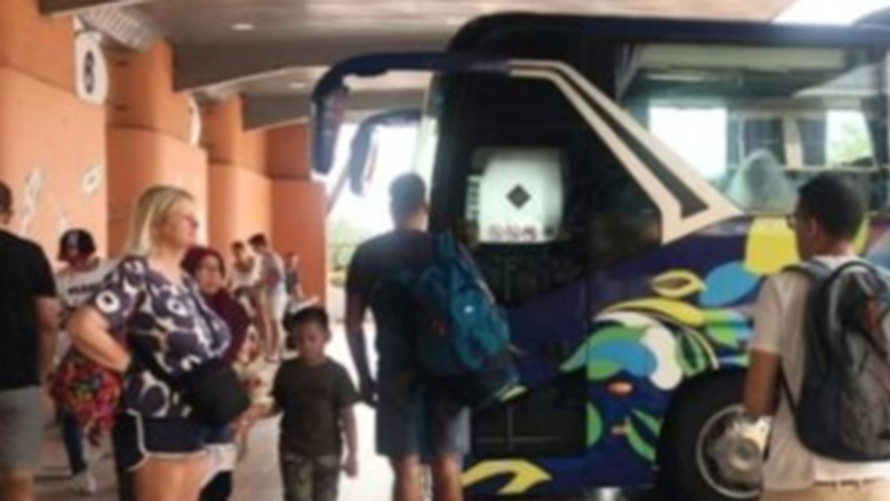 Ilustrasi wisatawan. (Sumber: Causeway Link)