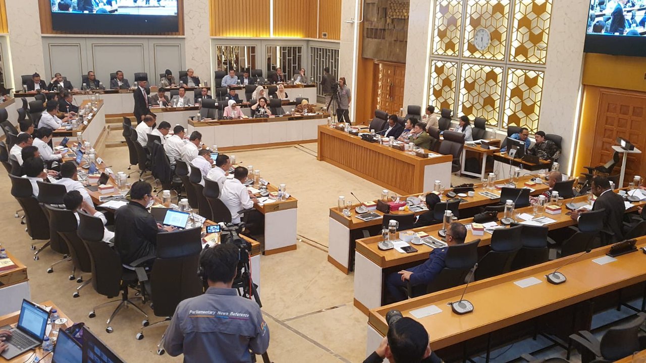 dpr rapat bareng menteri kkp bahas pagar laut tangerang