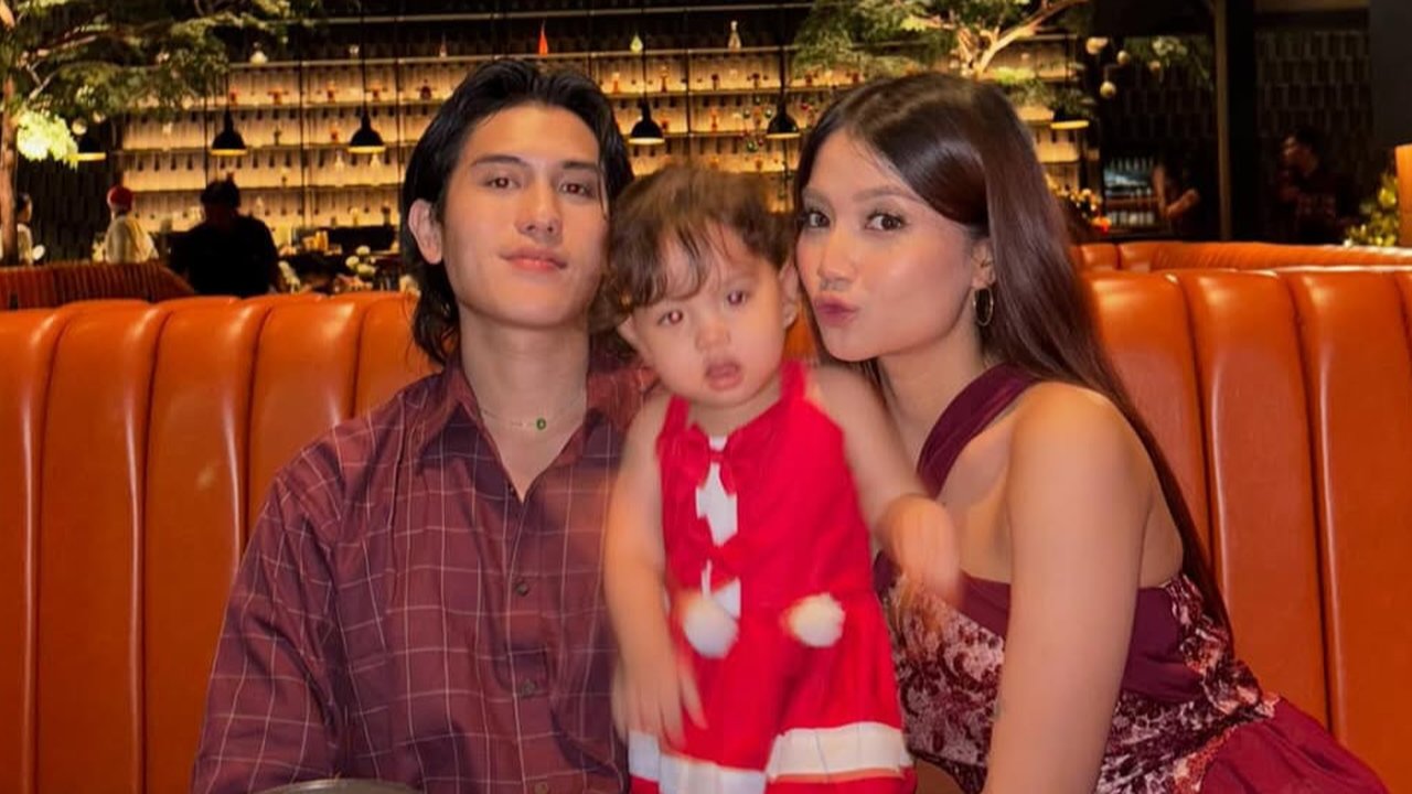 7 Potret Julian Jacob dengan Sang Putri yang Bikin Gemas, Disebut Netizen Bak Boneka
