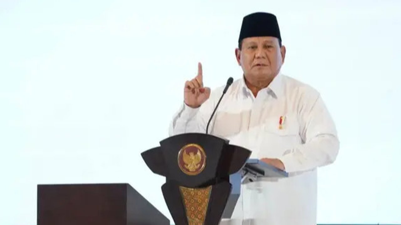 Presiden Prabowo menegaskan bahwa anggaran untuk hal-hal yang bersifat seremoni atau upacara, seperti perayaan ulang tahun atau perjalanan dinas, akan dipotong. (Dok. Setkab)