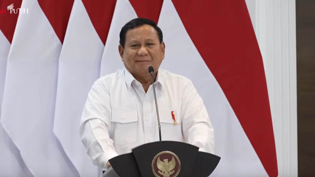Canda Hangat Prabowo Halus Minta Wartawan Keluar, Singgung Perbedaan Zaman Jokowi depan Gibran di Istana