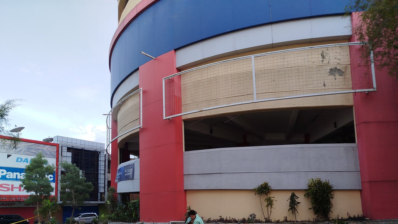 Penyidik membantah kebakaran Glodok Plaza bermula dari lantai tujuh, menyatakan sumber api sebenarnya berasal dari bekas ruangan diskotek di lantai sembilan gedung tersebut, mengakibatkan korban jiwa dan kerusakan signifikan.