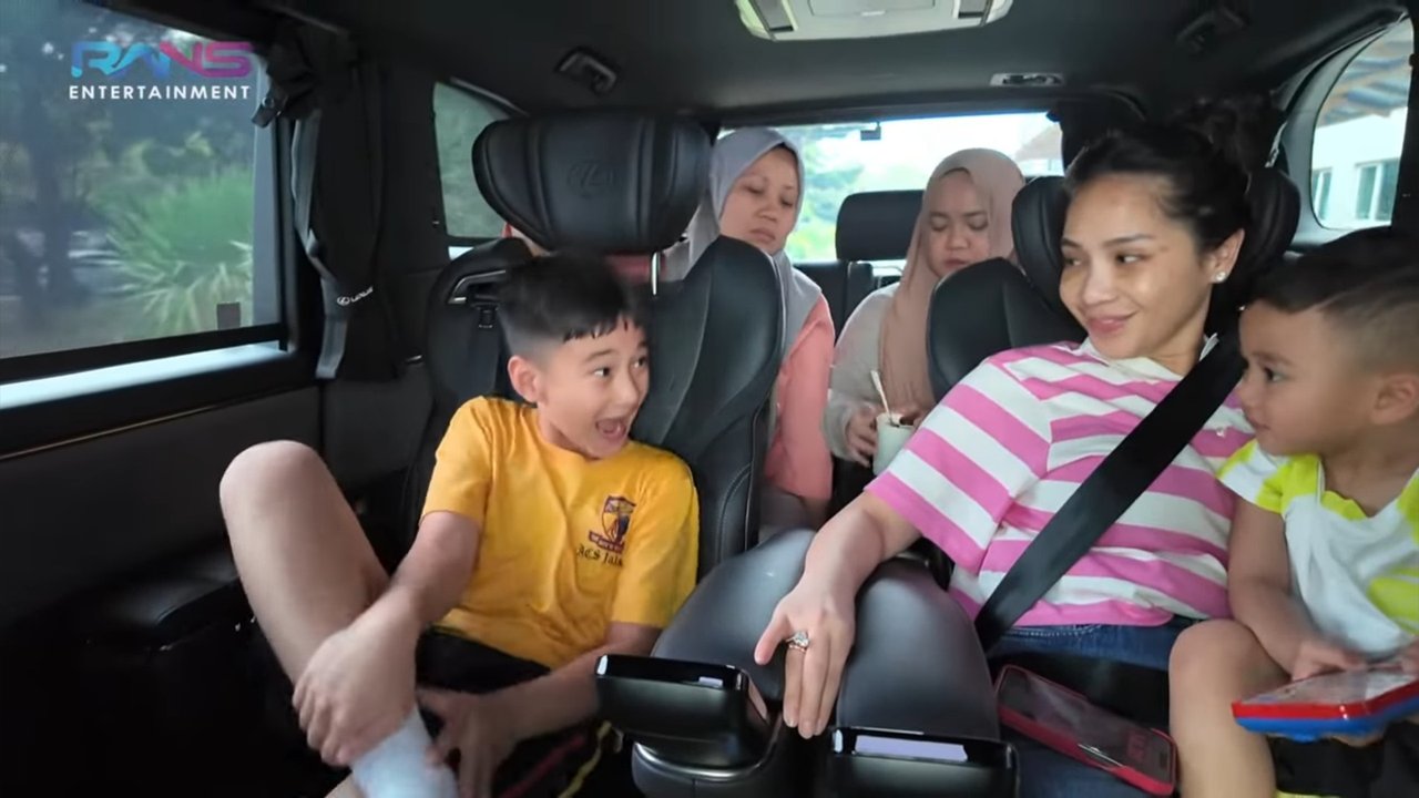 Hal Ini Buat Rafathar Cemburu ke Rayyanza, Nagita Slavina Sigap Berlaku Adil