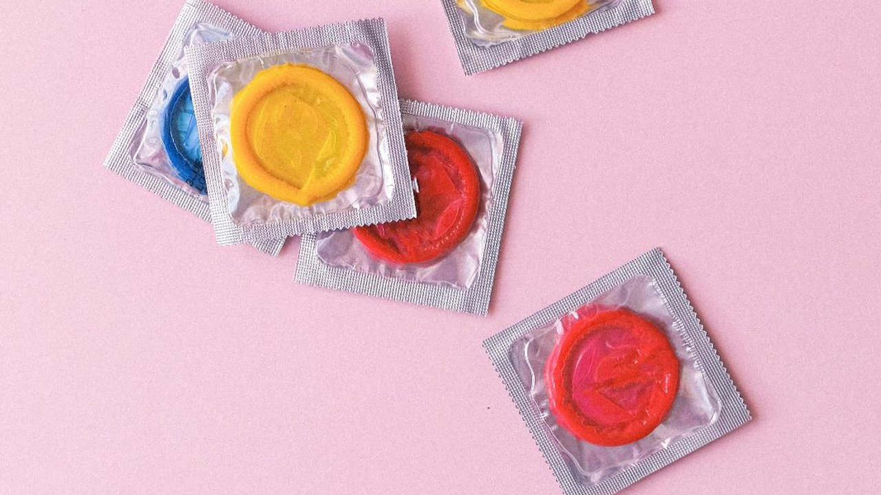 Kondom sebanyak lebih dari 1 juta piece tersebut di bawah satuan kerja Sekretariat Ditjen Pencegahan dan Pengendalian Penyakit.