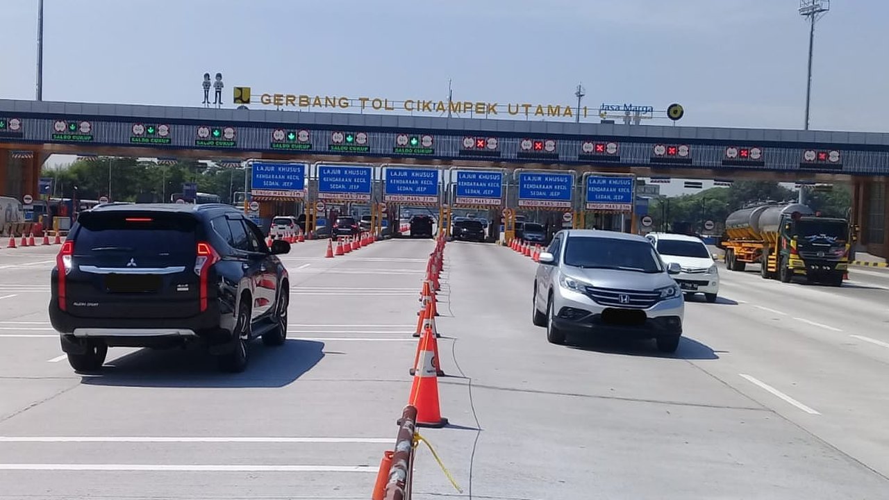 Kendaraan Meninggalkan Jakarta di Tol Jakarta-Cikampek Meningkat 27,5 Persen (Foto:Liputan6/Bam Sinulingga)