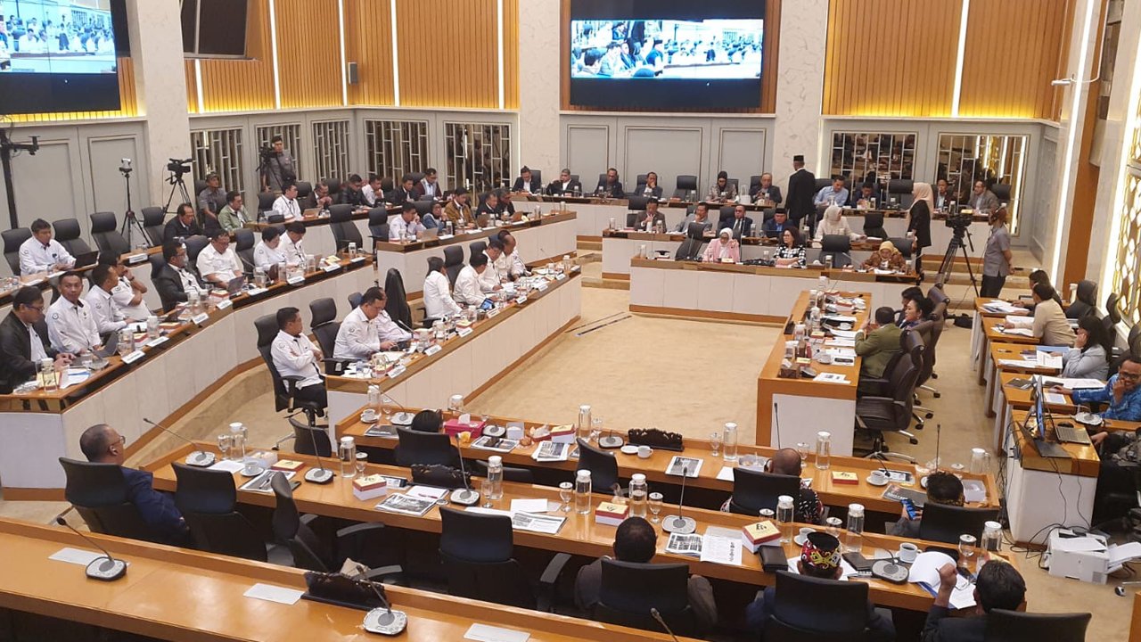 dpr rapat bareng menteri kkp bahas pagar laut tangerang