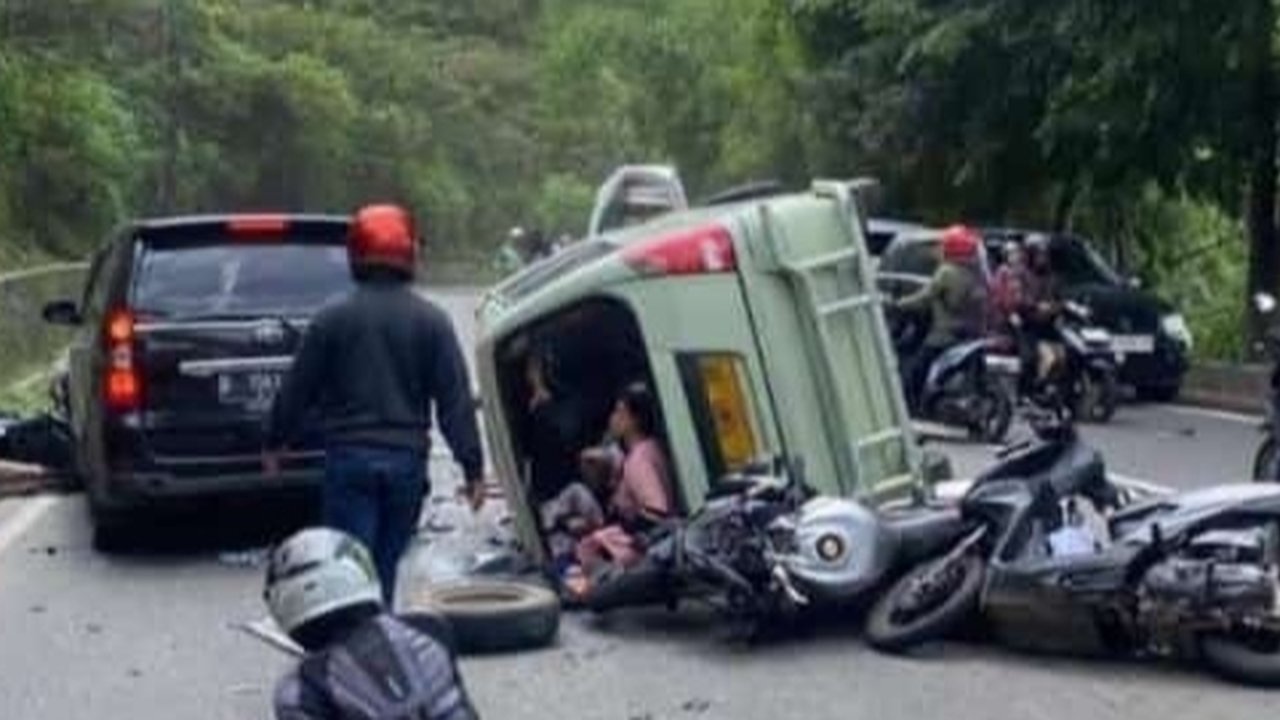 Kecelakaan beruntun di Garut