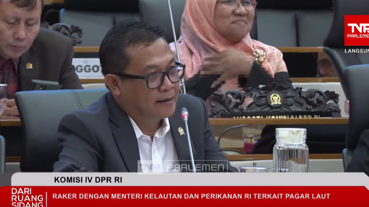 Nelayan Kholid Bongkar Dalang Pagar Laut, Anggota DPR Ini Sebut 'Ngeri Baca Bukunya Logika Penjajah' saat Rapat dengan Menteri KKP