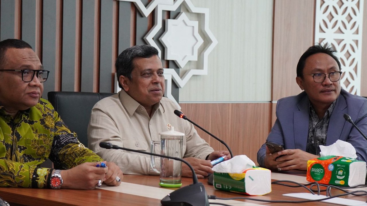 Kepala BPJPH, Haikal Hassan saat memberikan penjelasan terkait produk bersertifikasi halal. (Liputan6.com/Dicky Agung Prihanto)