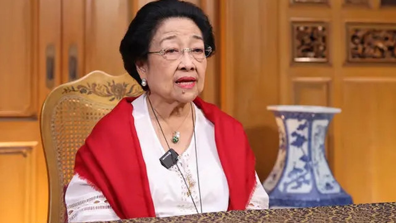 Potret keakraban Menhan Prabowo Subianto dengan Presiden ke-5 RI Megawati Soekarnoputri saat menghadiri upacara HUT ke-77 RI. (Youtube Sekretariat Presiden)