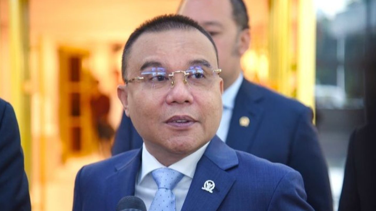 Wakil Ketua DPR, Sufmi Dasco Ahmad, menyatakan dukungannya terhadap kinerja pemerintahan Prabowo Subianto dan berharap agar kinerjanya tetap konsisten pasca 100 hari kerja, sejalan dengan apresiasi positif Presiden Jokowi.