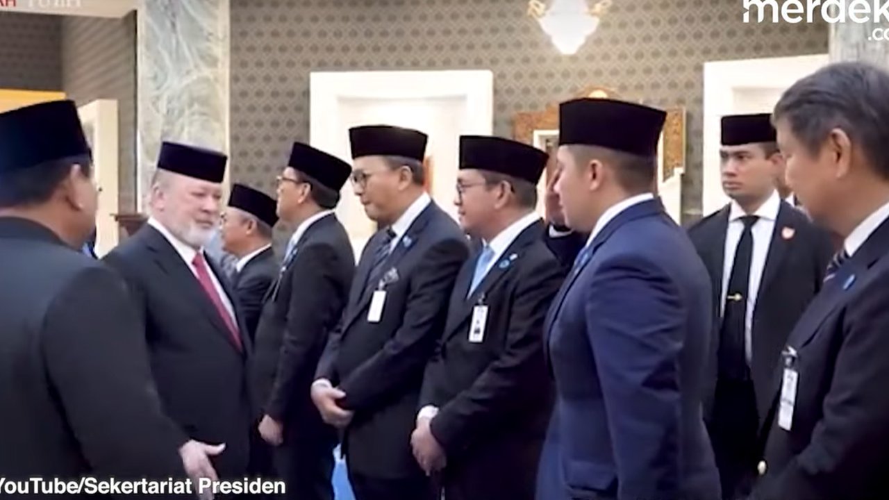 Mayor Teddy Beri Hormat & Hashim Membungkuk Dikenalkan Prabowo ke Raja Malaysia