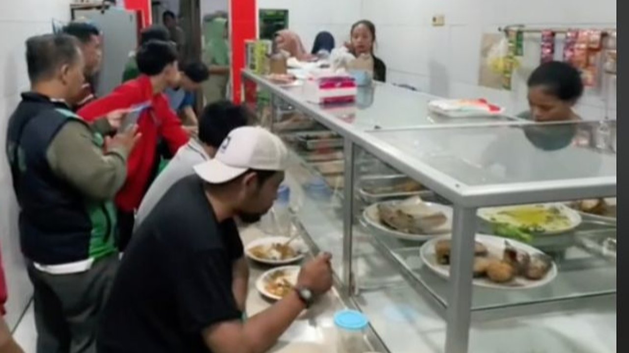 Ilustrasi makan di warteg