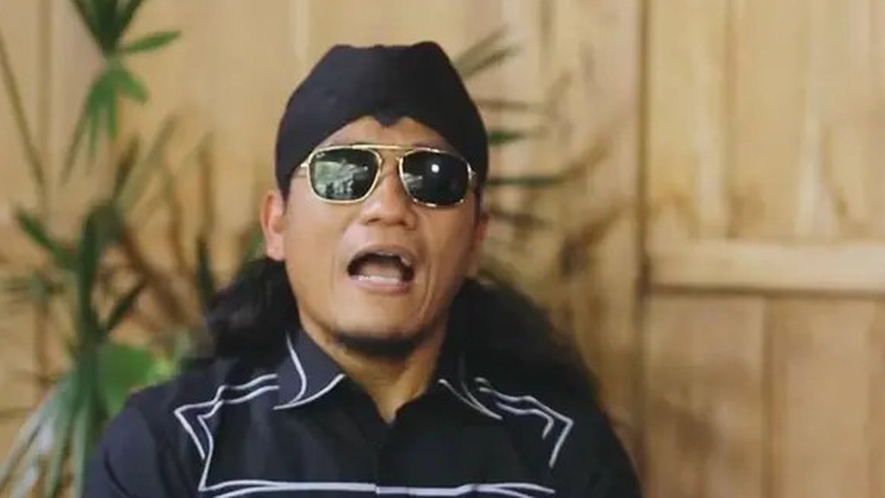 Gus Miftah (https://www.instagram.com/p/CckWOD7AT_D/)