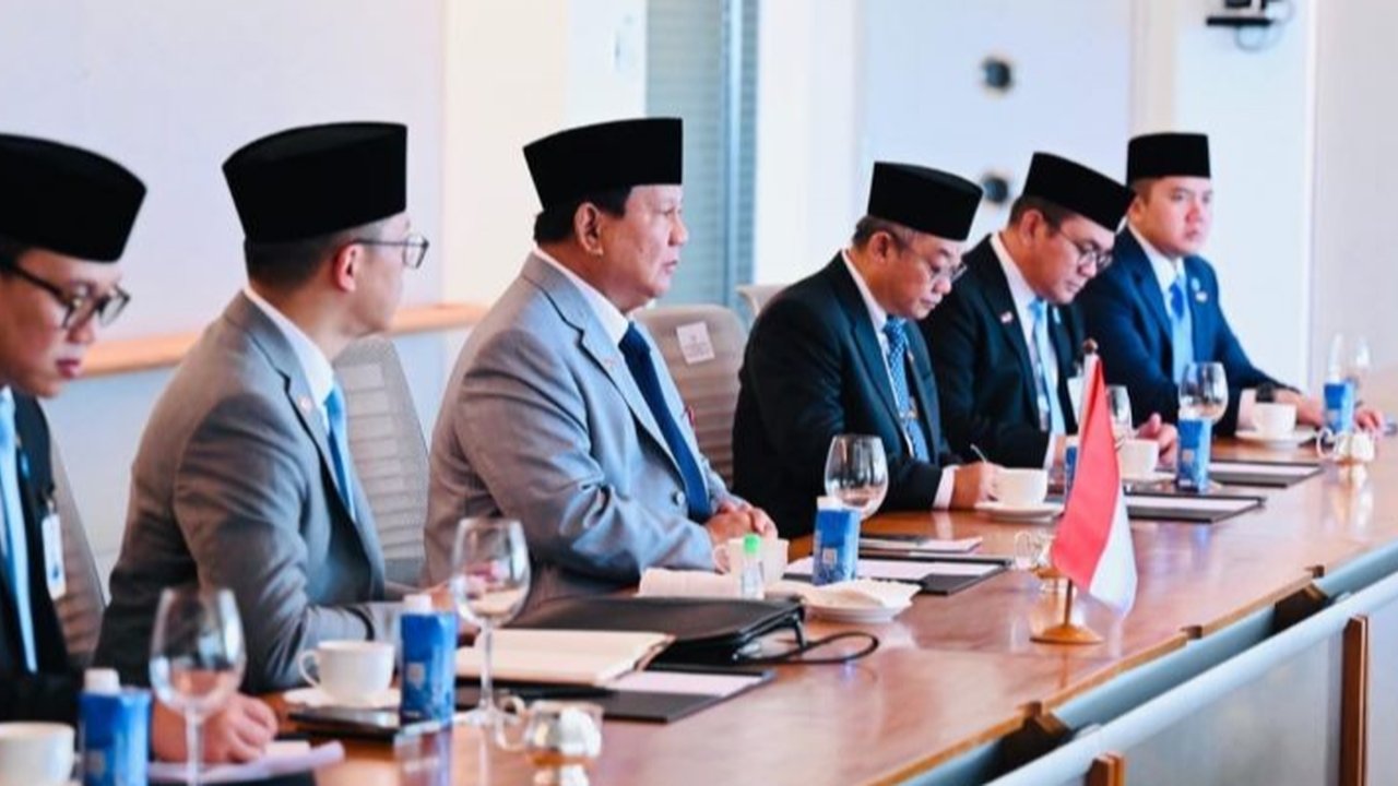 Indonesia dan Malaysia sepakat perkuat kerja sama strategis, termasuk sektor kelapa sawit, ditandai pertemuan Presiden Prabowo dan PM Anwar Ibrahim di Kuala Lumpur, yang bertujuan meningkatkan kolaborasi dan mengatasi hambatan ekspor.