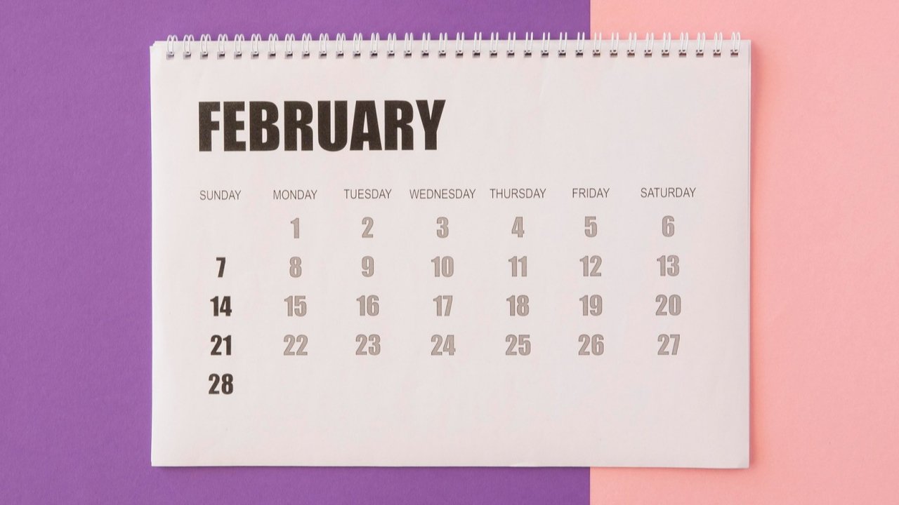 <p>Ilustrasi bulan Februari. (Image by Freepik)</p>