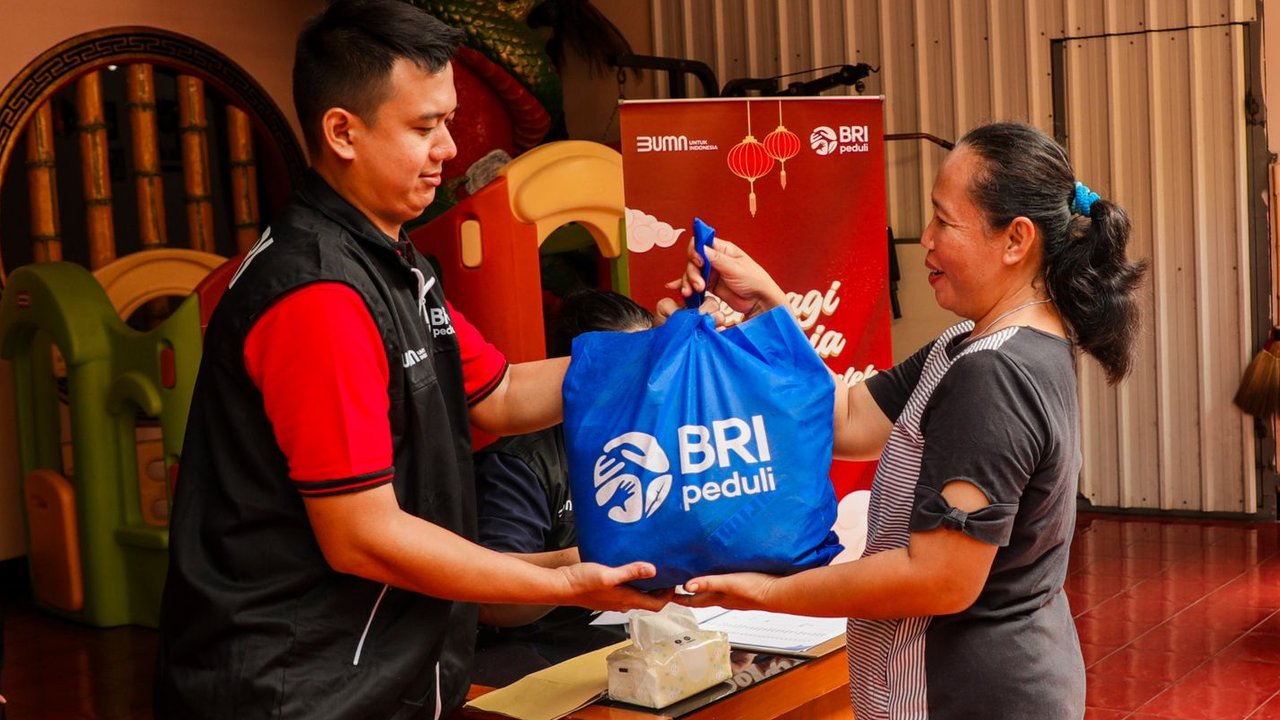 BRI berbagi di Imlek 2025