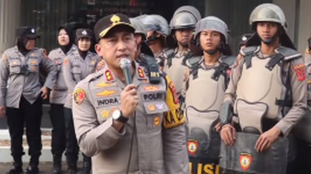 Perwira Polri Ajak Anak Buah Datangi Penjual Keliling