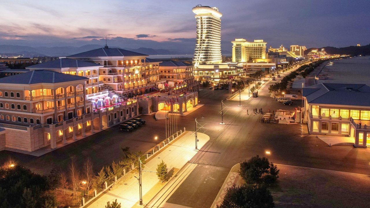 Pemandangan udara memperlihatkan resor wisata Kalma Coast Tourism Area di kota pesisir Wonsan, Provinsi Kangwon, Korea Utara.